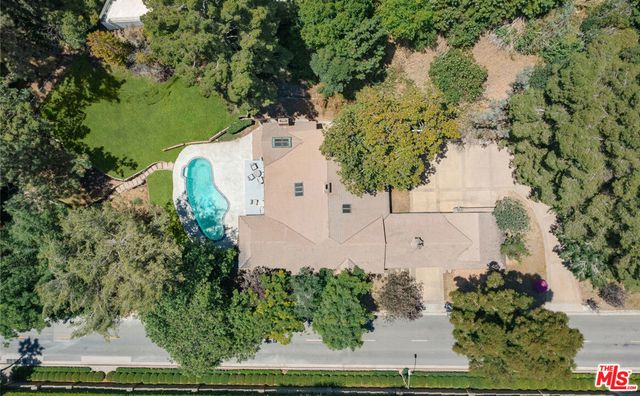 1119 Schuyler Road, Beverly Hills
