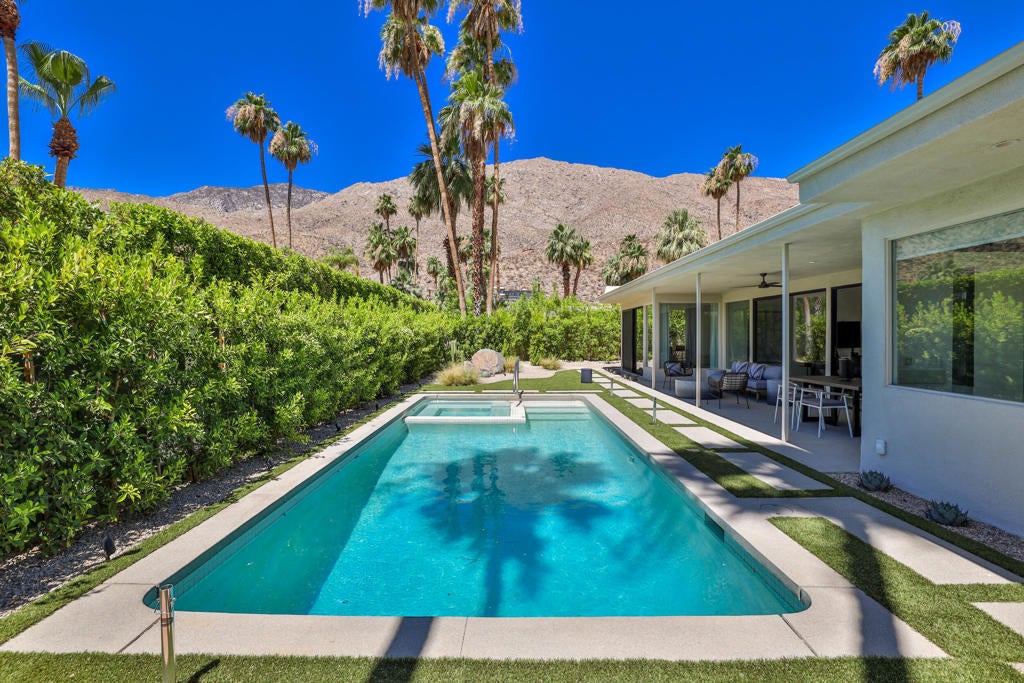 240 Lilliana Drive, Palm Springs Property Listing: MLS® #219107201DA