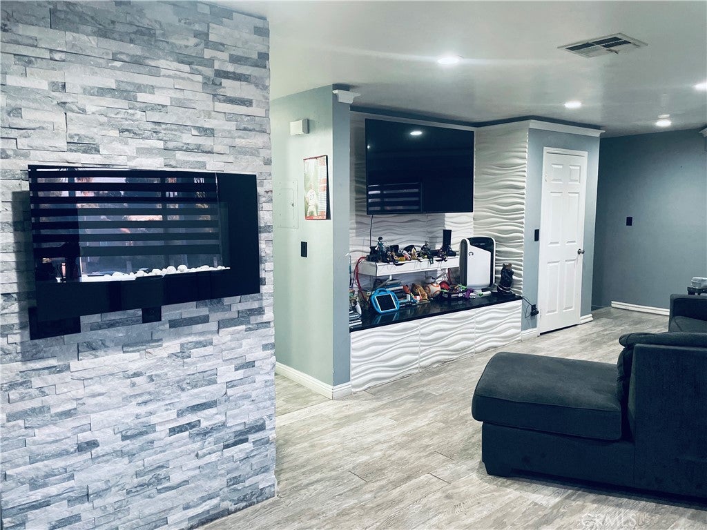 14650 Lassen Street 18, Mission Hills (San Fernando)