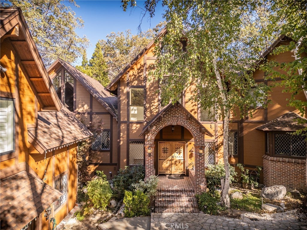 Listing photo for 951 Osprey Lane, Lake Arrowhead, CA, Rustic home for sale