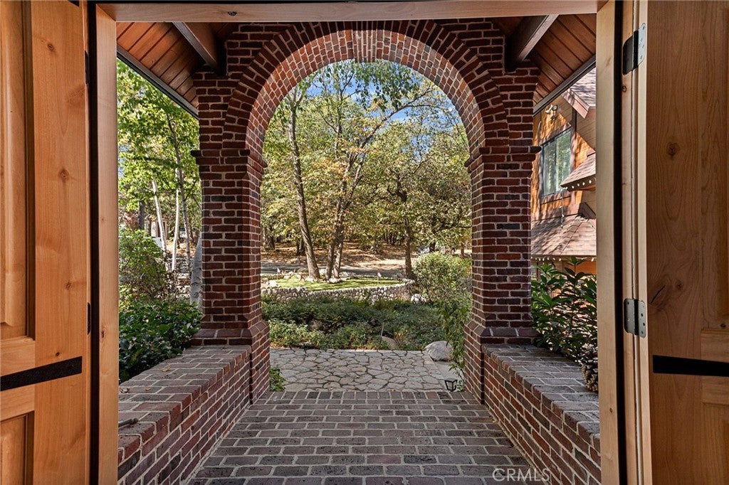 Listing photo for 951 Osprey Lane, Lake Arrowhead, CA, Rustic home for sale
