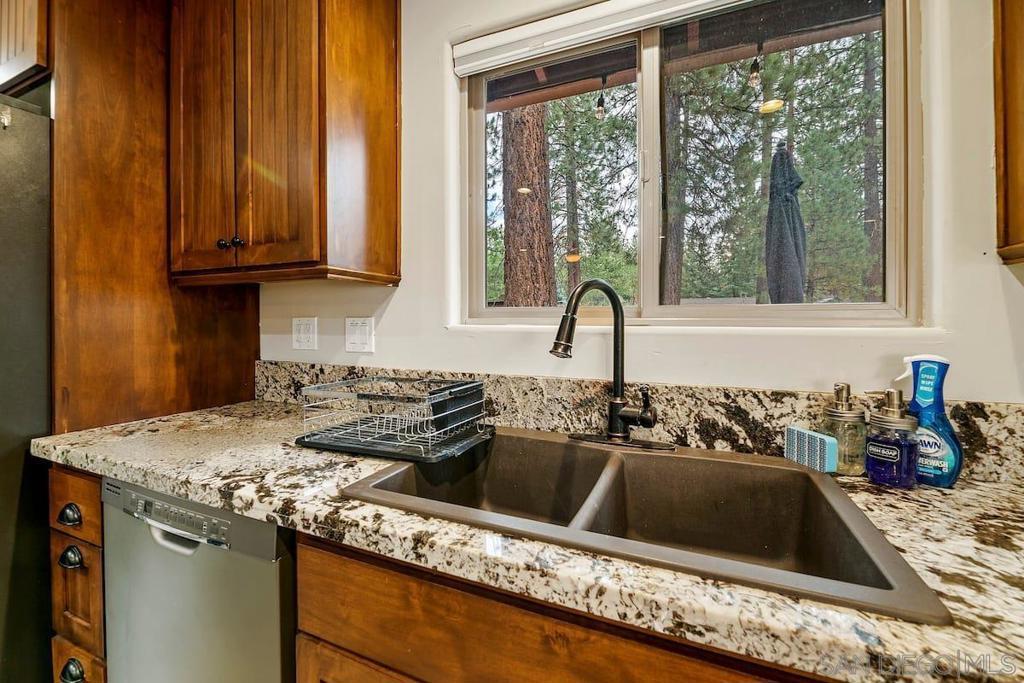 421 Eureka Dr, Big Bear CA Big Bear Log Cabin Homes For Sale