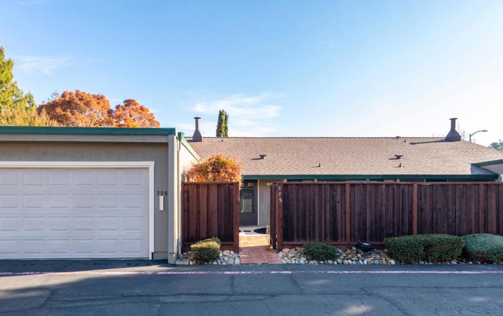 998 Santa Cruz Way, Rohnert Park