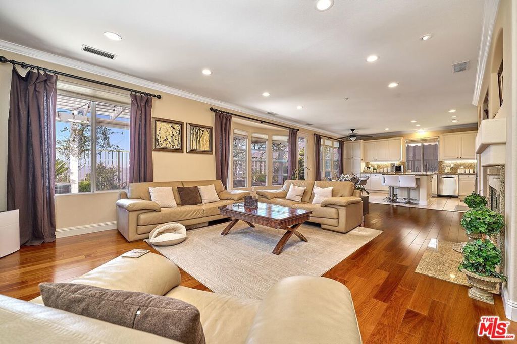 Photo of Listing #25475643