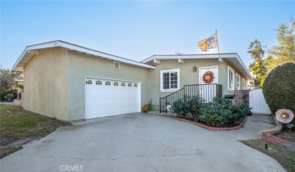 24007 Huber Ave.