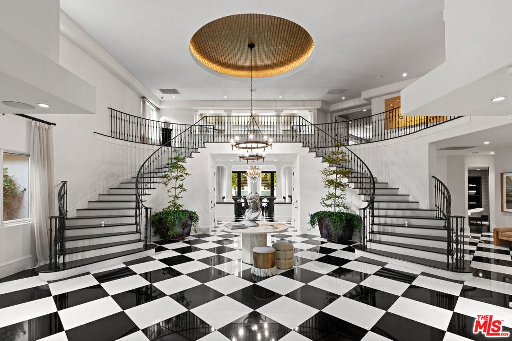 Photo of Listing #25490157