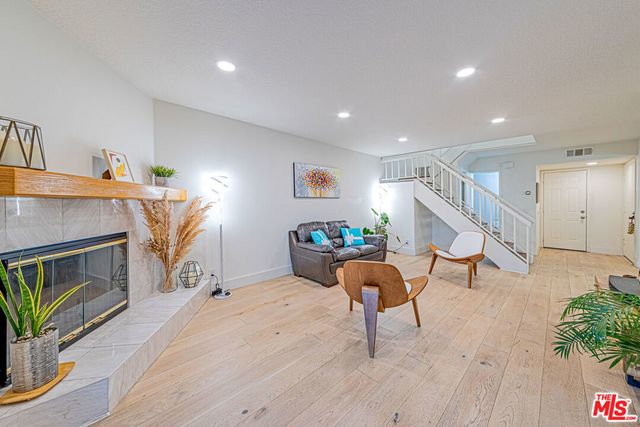 19133 Index Street # 6, Porter Ranch