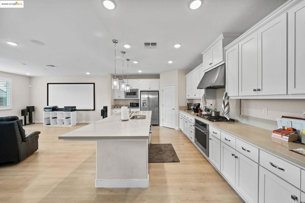 1052 Camborne Dr, Manteca