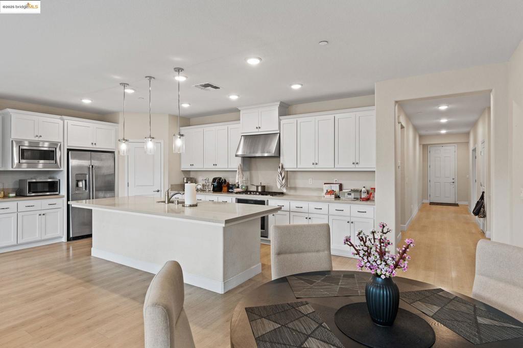 Photo of Listing #41086055