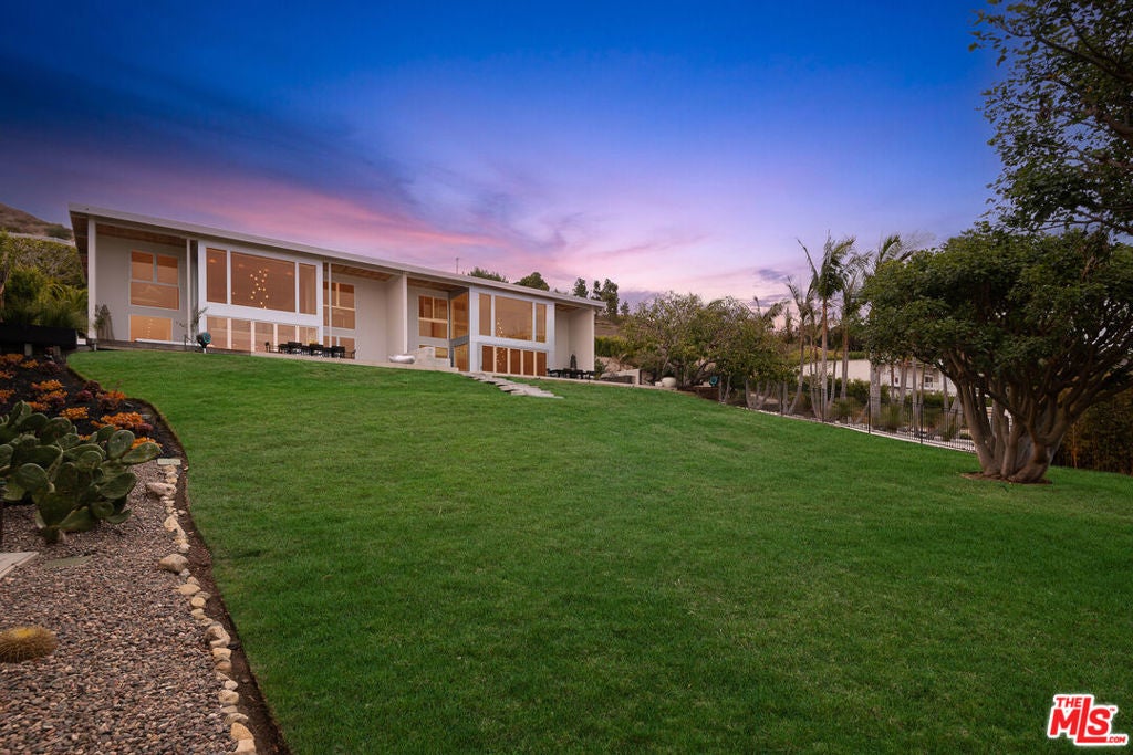 Photo of Listing #25496297