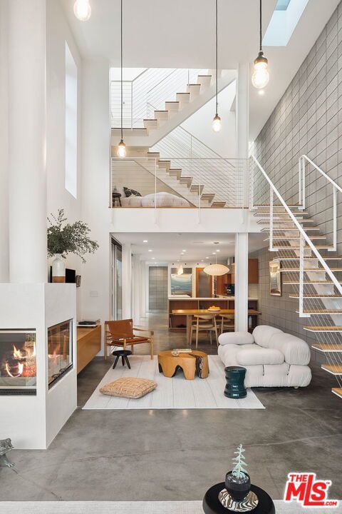 544 Broadway Street, Venice