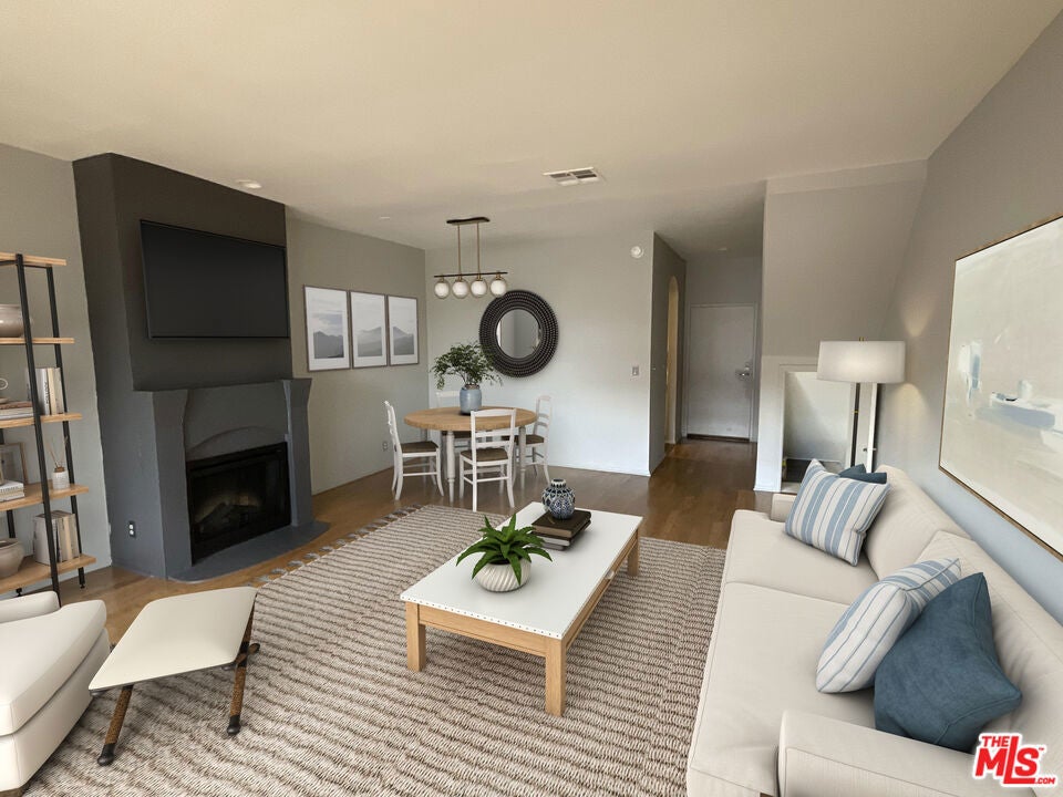 Photo of Listing #25501631