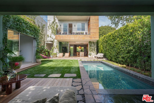 8756 Ashcroft Avenue, West Hollywood