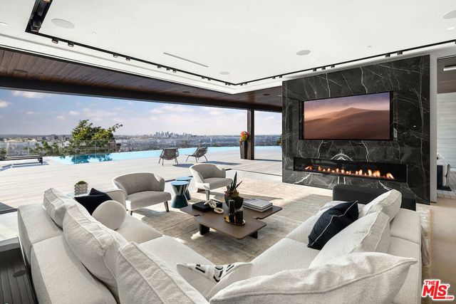 8116 Laurel View Drive, Los Angeles