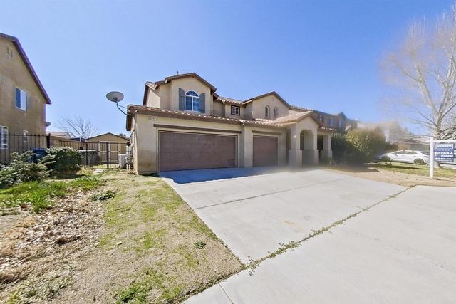 6048 Oak Fence Lane, Lancaster