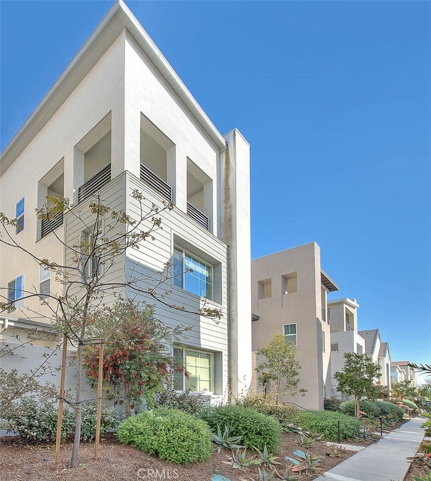 114 Source, Irvine