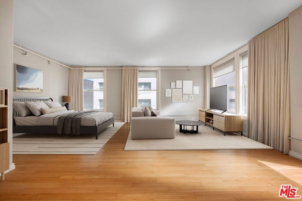 215 7th Street 902, Los Angeles