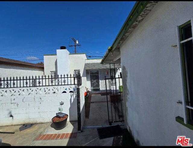 611 W 109th Street, Los Angeles