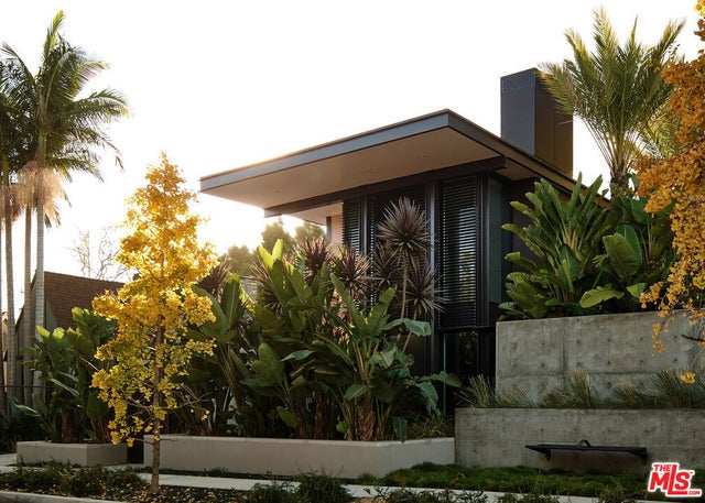 8850 Rosewood Avenue, West Hollywood