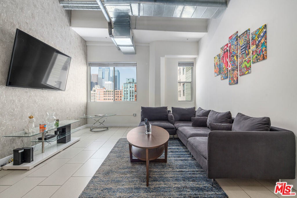 939 Broadway 1007, Los Angeles