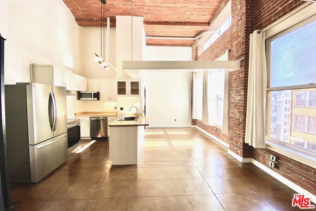 215 7th Street 1203, Los Angeles