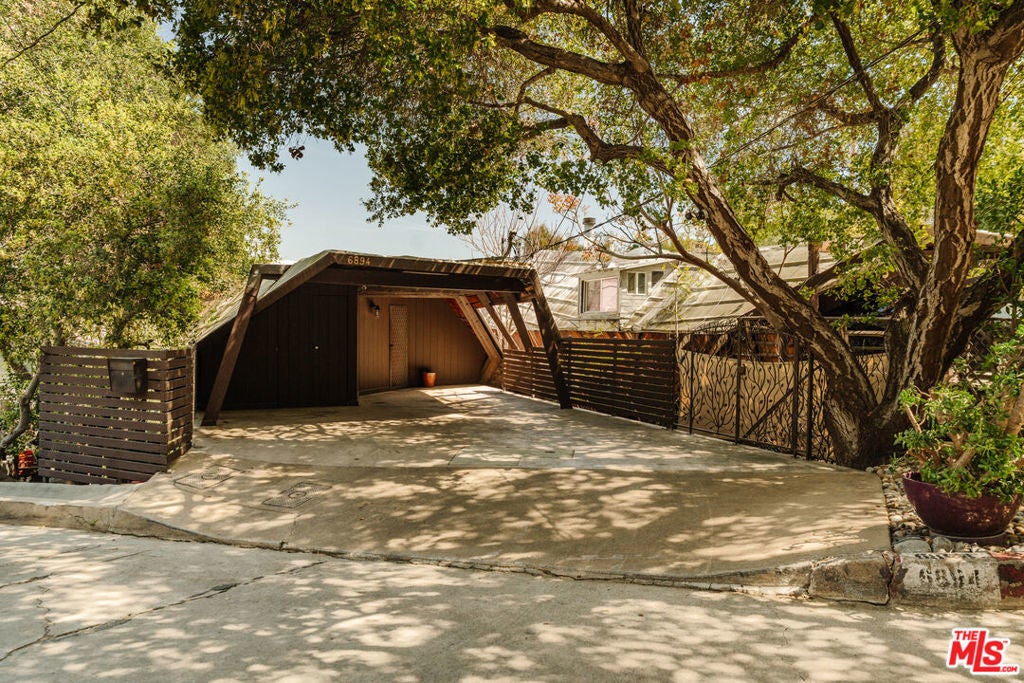 Photo of Listing #25516215