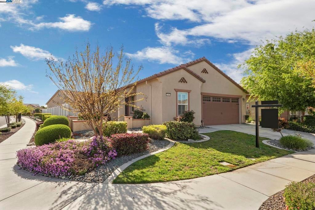 2961 Clear Point Way, Manteca