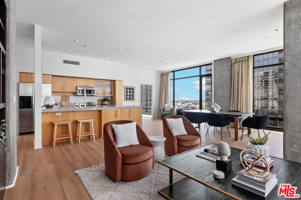 1111 Grand Avenue 1201, Los Angeles