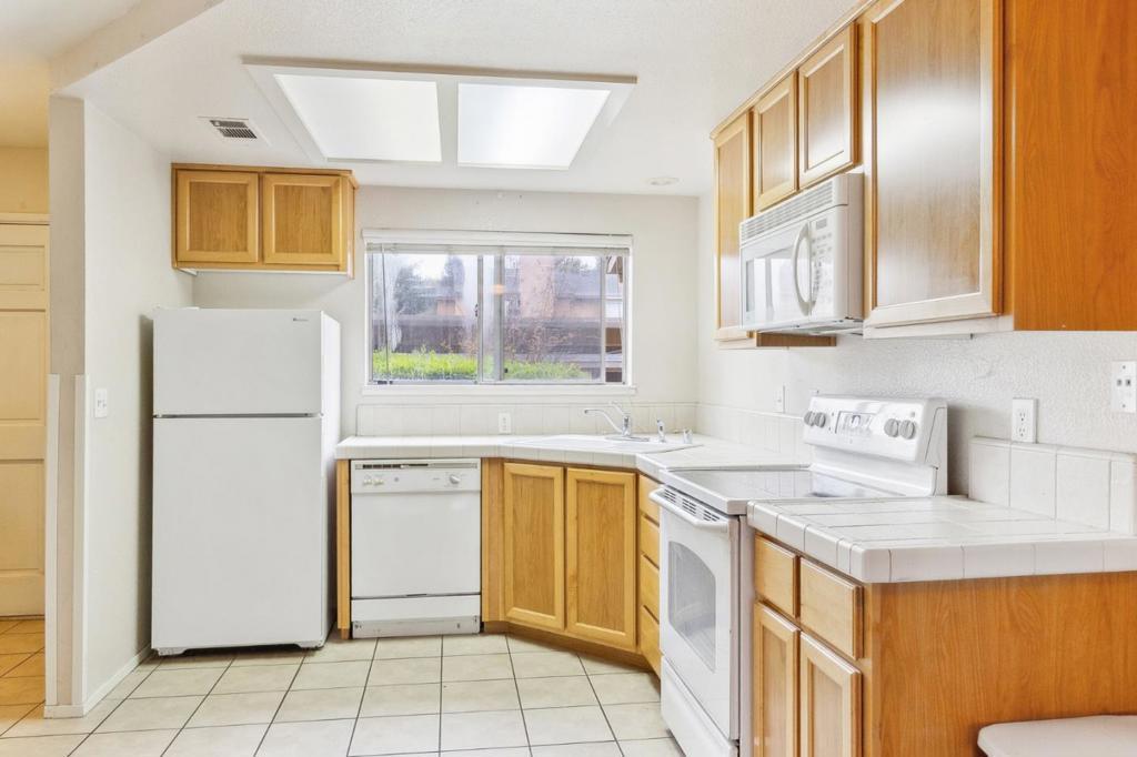 565 Lincoln Avenue C, Modesto