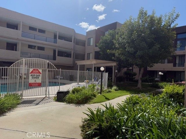 7826 Topanga # 213, Canoga Park