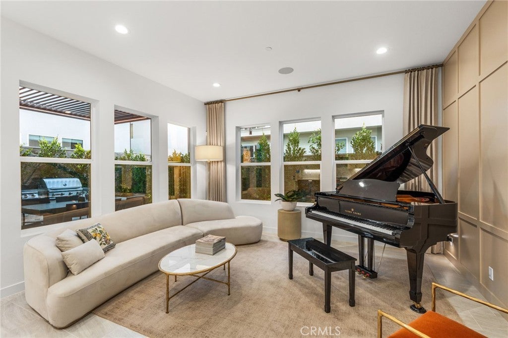 140 Reyes Alley, Lake Forest