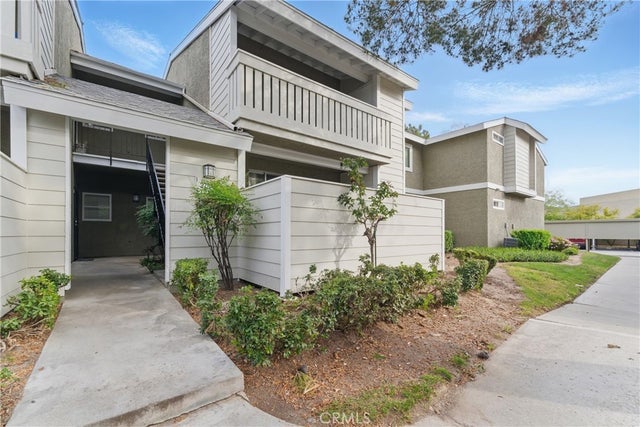 27645 Susan Beth Way # B, Saugus