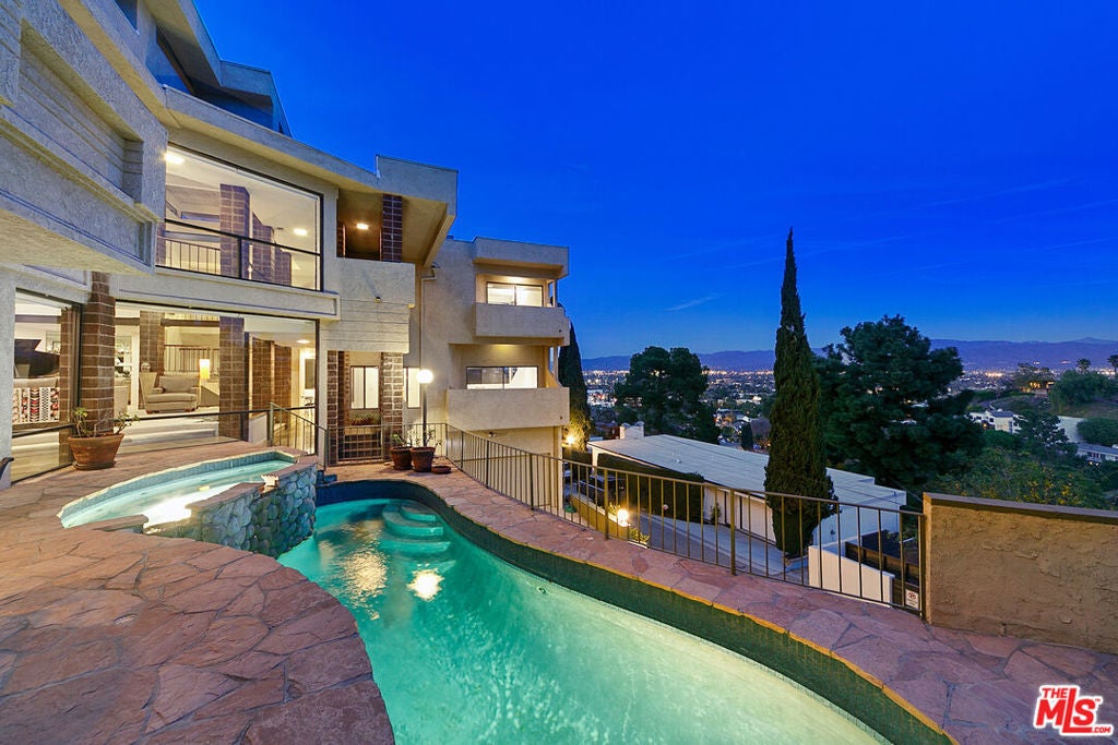 Photo of Listing #25528309