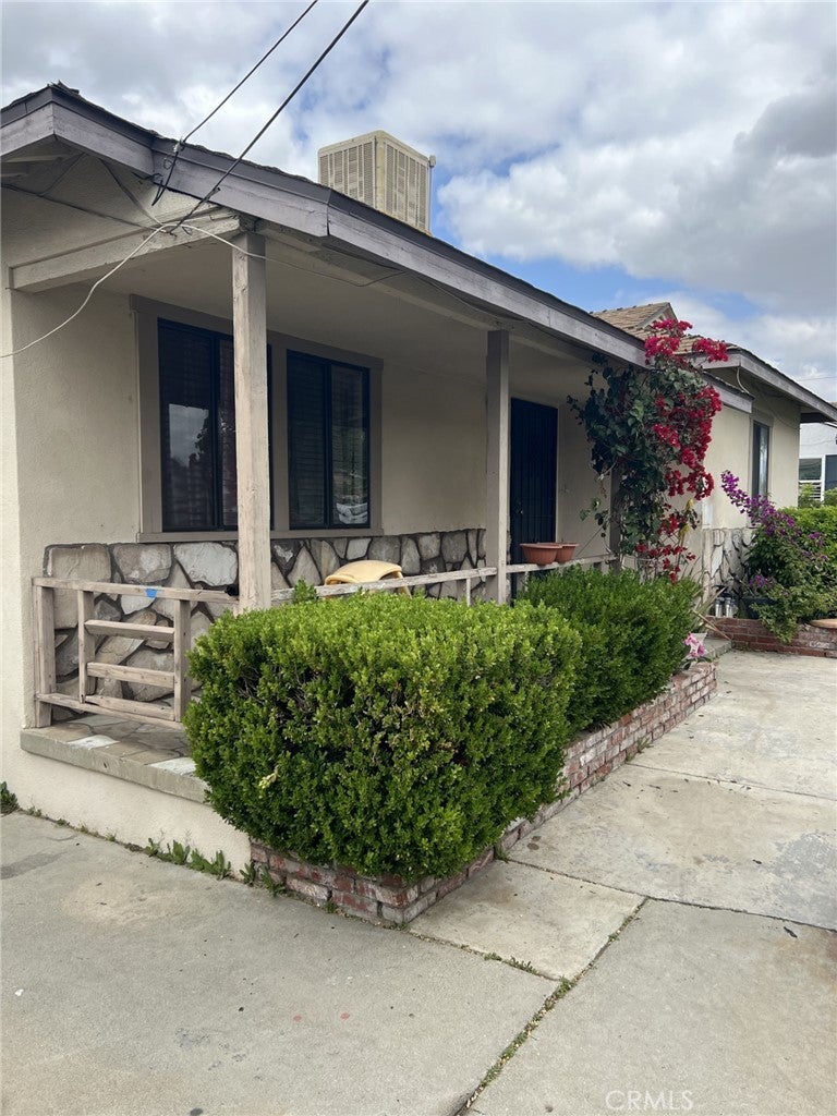 Photo of Listing #DW25088665