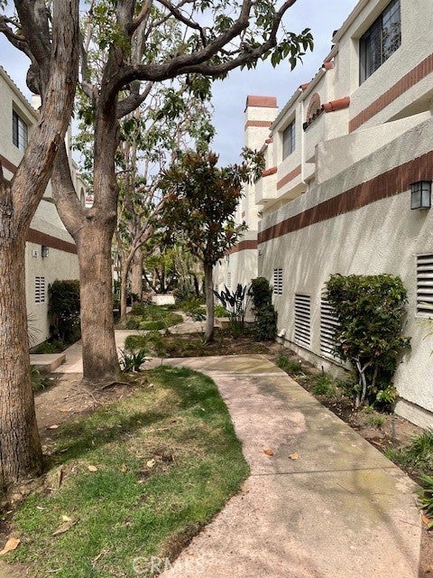 2931 Plaza Del Amo 121