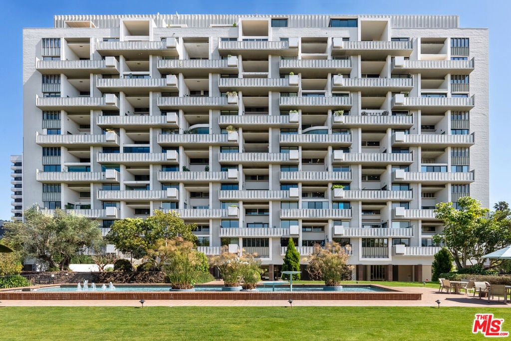 Photo of Listing #25531355