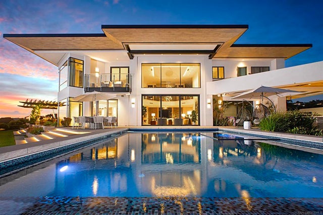 5416 Candlelight Dr, La Jolla.