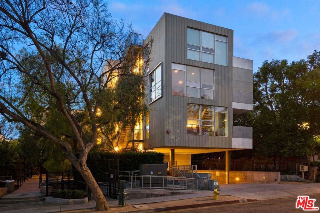 1351 Havenhurst Drive 303, West Hollywood