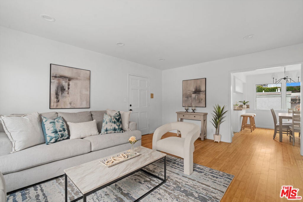 Photo of Listing #25532895