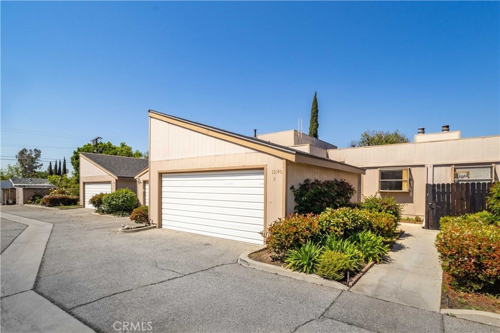 15140 Chatsworth Street B, Mission Hills (San Fernando)