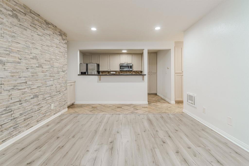 Photo of Listing #PTP2503257