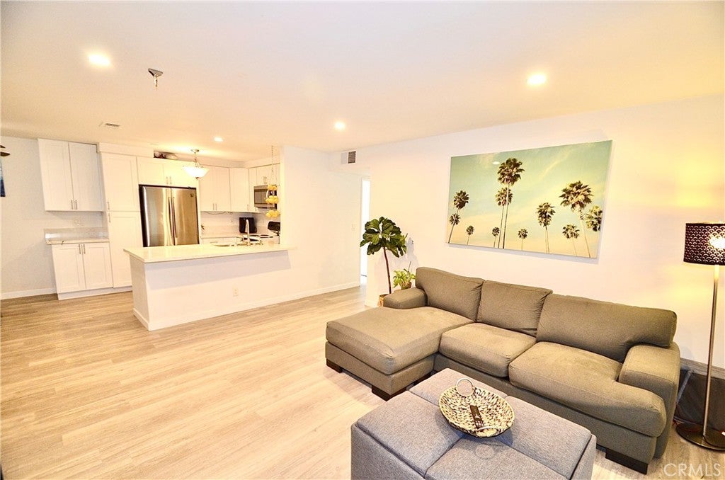 Photo of Listing #SB25099007