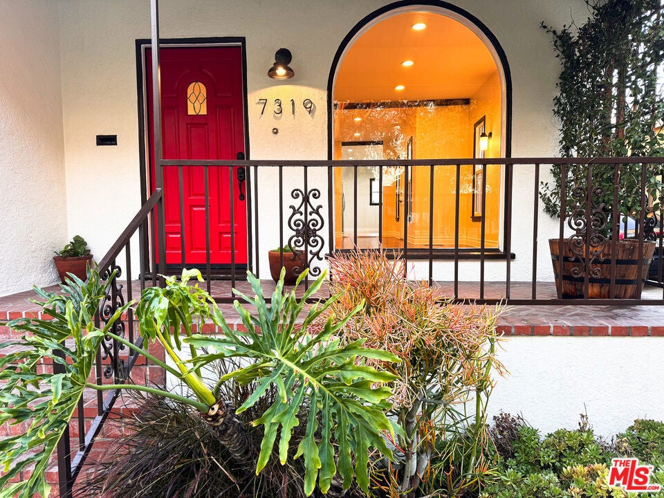 7319 Lasalle Avenue, Los Angeles