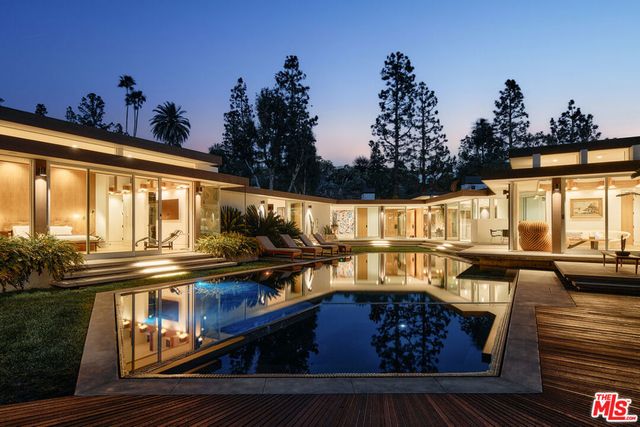 1061 Loma Vista Drive, Beverly Hills