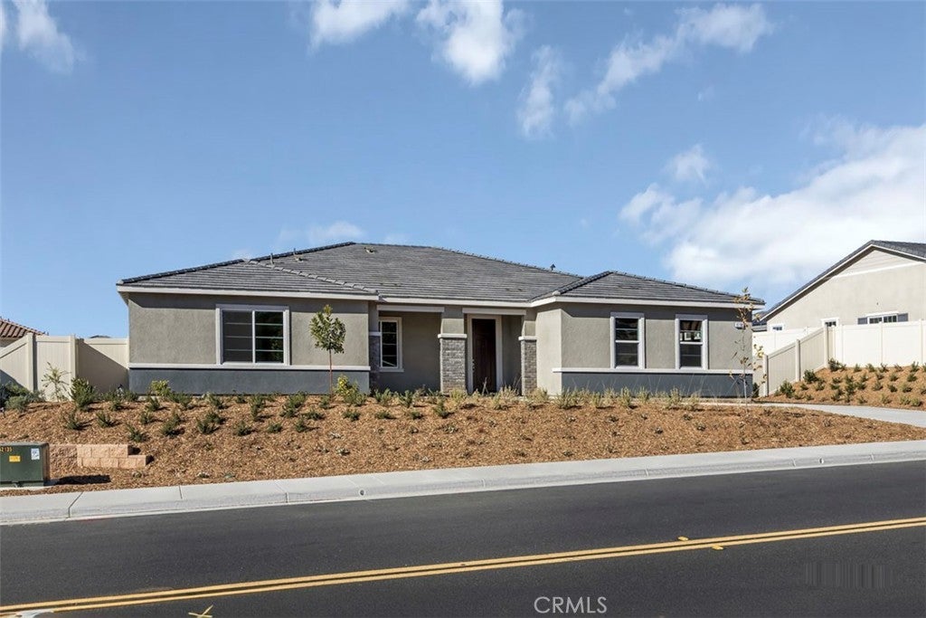 Photo of Listing #IV25103577