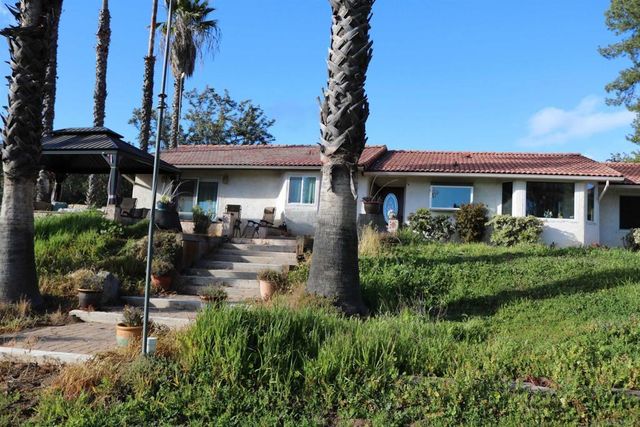 38083 De Luz Rd, Fallbrook