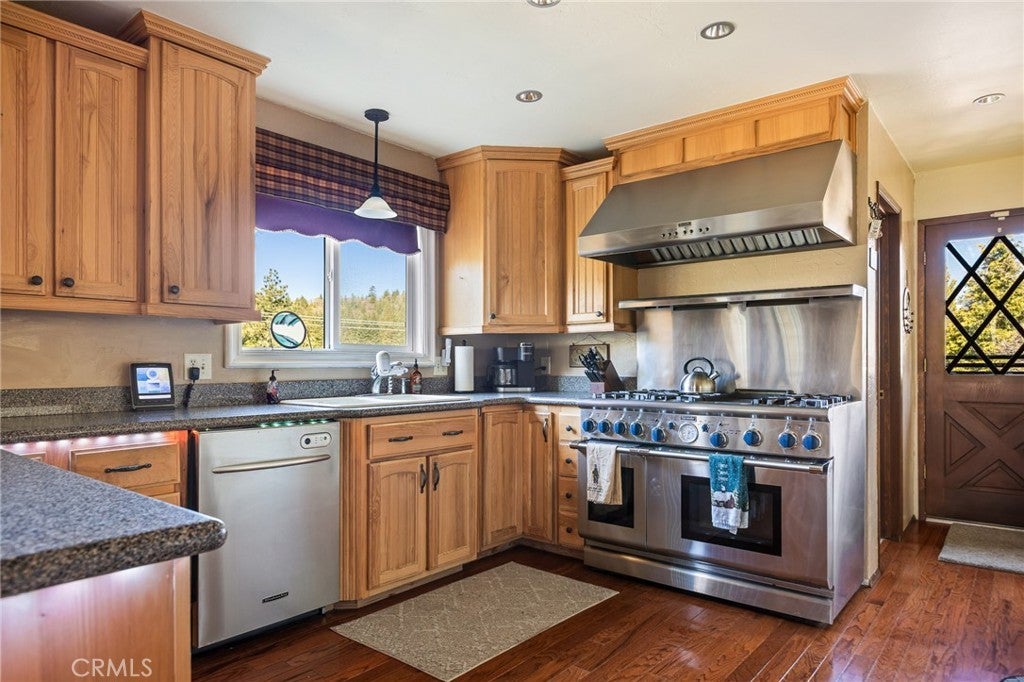 Listing photo for 383 Golf Course Road, Lake Arrowhead, CA, Cabin home for sale
