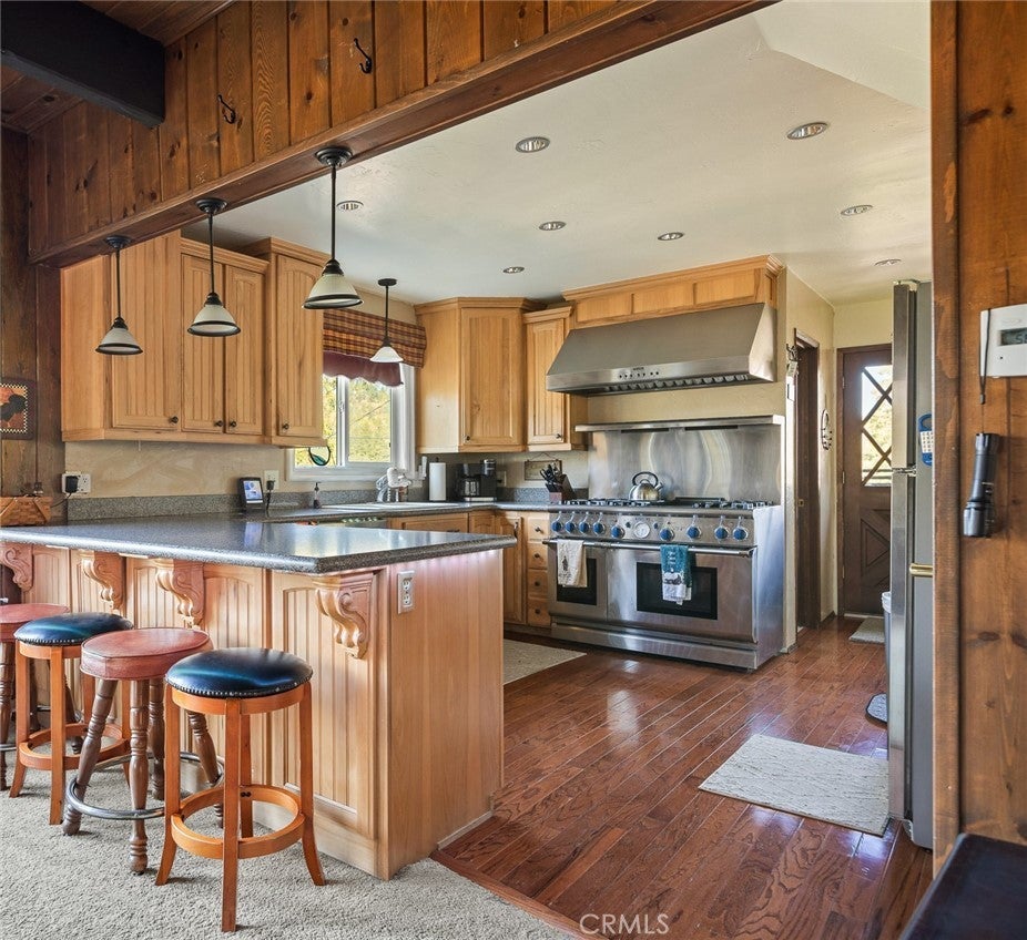 Listing photo for 383 Golf Course Road, Lake Arrowhead, CA, Cabin home for sale
