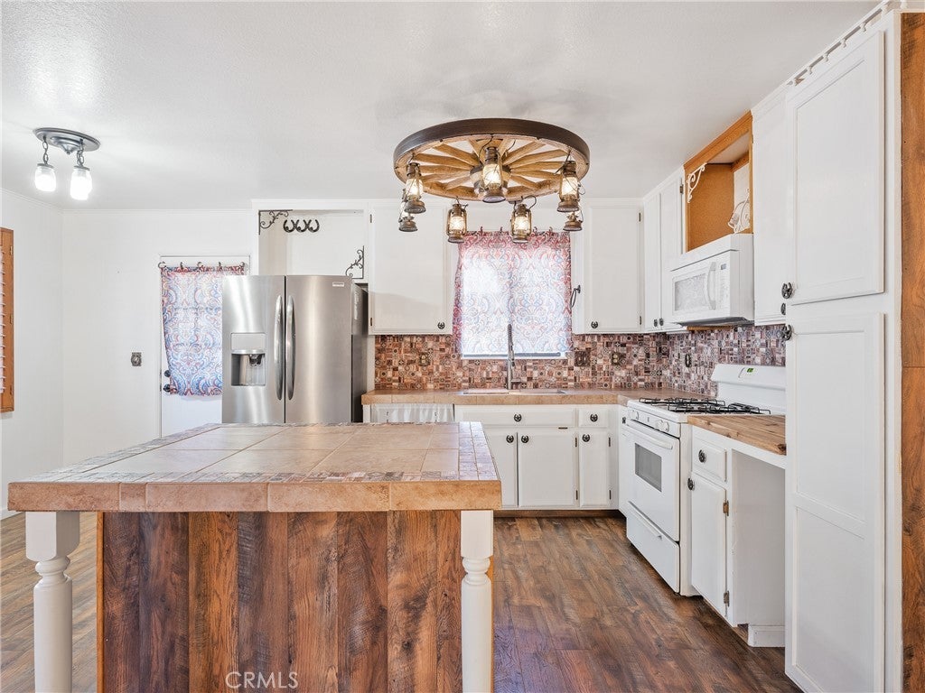 Listing photo for 1622 Ross Street, Wrightwood, CA, Cabin home for sale