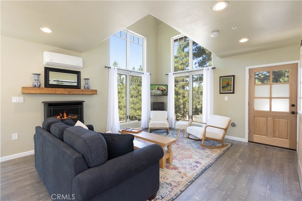 Photo of Listing #SR25104544